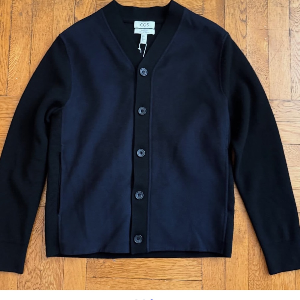 New-COS
Color-Block Paneled Wool Cardigan - Picture 6 of 14